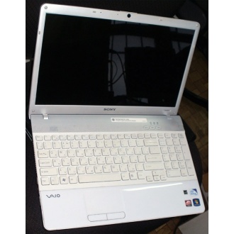 Ноутбук Sony Vaio VPCEB3E1R (Intel Pentium P6100 (2x2.0Ghz) /4096Mb DDR3 /320Gb /Radeon HD5470 /15.5" TFT 1366x768) - Брянск